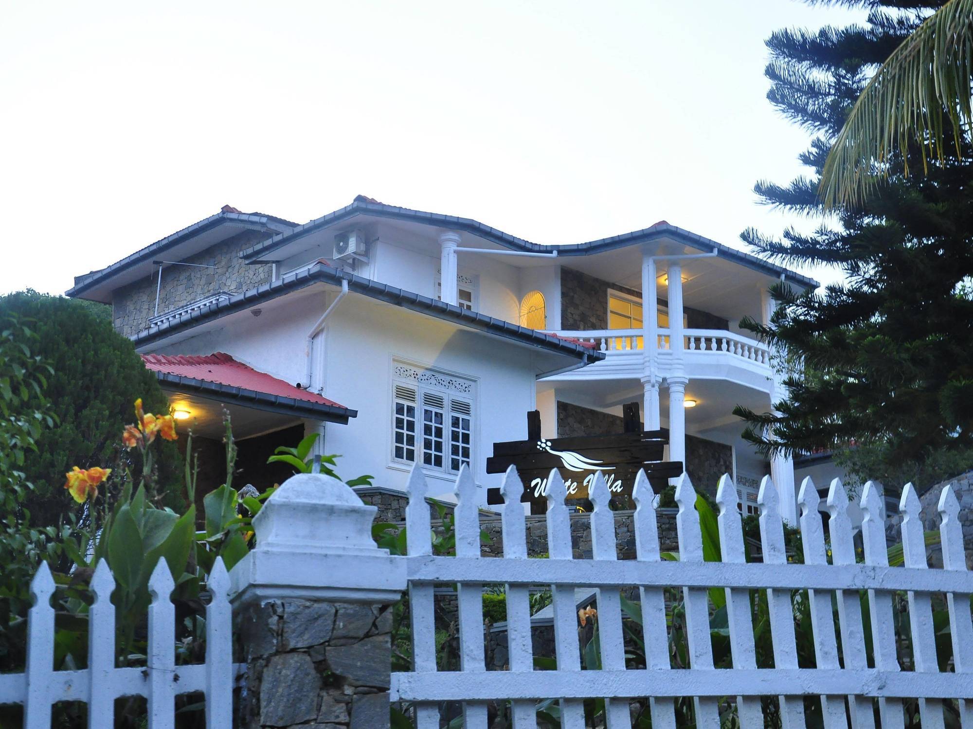 Oyo 386 White Villa Tourist Guest Kandy Zewnętrze zdjęcie